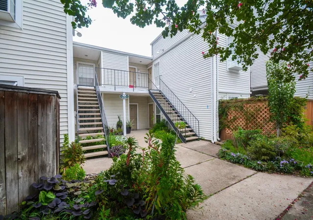Photo 3 of Condo for sale at 9809 Richmond Ave #H10, Houston, TX 77042 | MLS# 74871712 | Listing updated on 2026-10-05