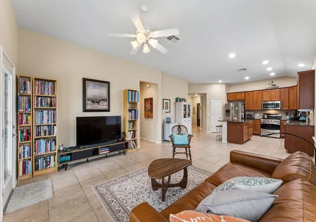 Photo 2 of Single family home for sale at 47 Canterborough Pl, Tomball, TX 77375 | MLS# 97630974 | Listing updated on 2026-09-13
