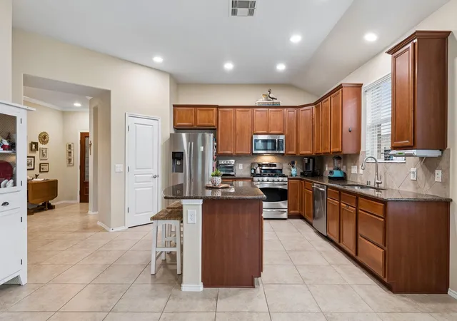 Photo 2 of Single family home for sale at 47 Canterborough Pl, Tomball, TX 77375 | MLS# 97630974 | Listing updated on 2026-09-13