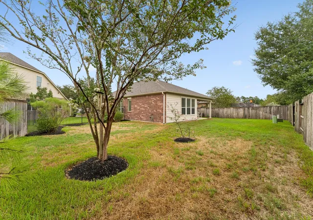 Photo 3 of Single family home for sale at 47 Canterborough Pl, Tomball, TX 77375 | MLS# 97630974 | Listing updated on 2026-09-13