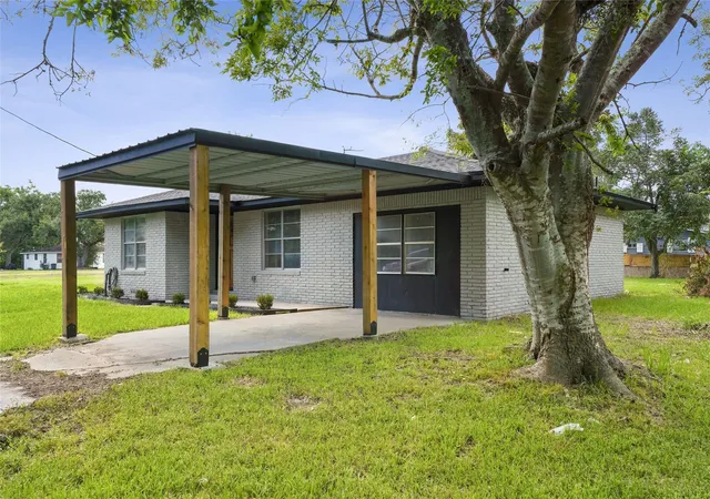Photo 1 of Single family home for sale at 1300 Basin St, Bay City, TX 77414 | MLS# 51480359 | Listing updated on 2026-09-08