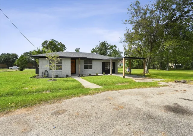 Photo 4 of Single family home for sale at 1300 Basin St, Bay City, TX 77414 | MLS# 51480359 | Listing updated on 2026-09-08