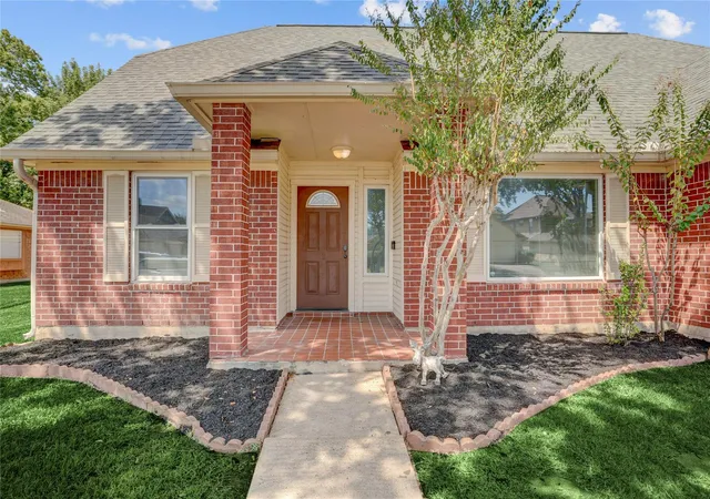 Photo 2 of Single family home for sale at 2513 Hadley Cir, Sugar Land, TX 77478 | MLS# 22466576 | Listing updated on 2026-10-04