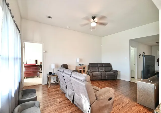 Photo 4 of Single family home for sale at 6926 Chessgate Fls Ln, Richmond, TX 77469 | MLS# 47532874 | Listing updated on 2026-09-26