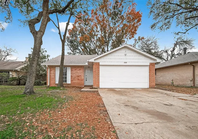 Photo 3 of Single family home for sale at 16235 La Terra Dr, Houston, TX 77083 | MLS# 11241453 | Listing updated on 2026-09-06