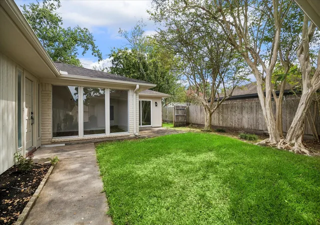 Photo 2 of Single family home for sale at 15918 Brookford Dr, Houston, TX 77059 | MLS# 39597621 | Listing updated on 2026-09-20