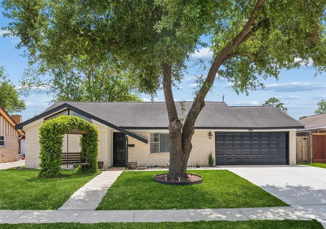 Photo 2 of Single family home for sale at 5811 Birchmont Dr, Houston, TX 77092 | MLS# 31263381 | Listing updated on 2026-10-06