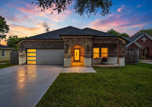 Photo 1 of Single family home for sale at 8309 Holiday Ln, Houston, TX 77075 | MLS# 75743788 | Listing updated on 2026-09-19