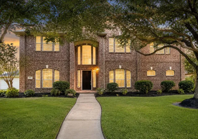 Photo 1 of Single family home for sale at 501 Falcon Lake Dr, Friendswood, TX 77546 | MLS# 84138506 | Listing updated on 2026-09-26