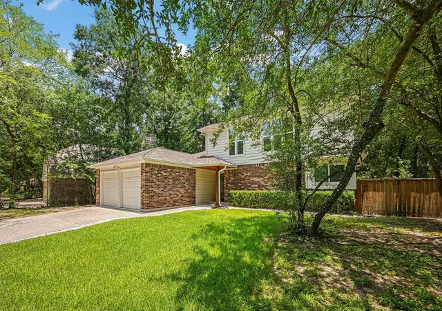 Photo 2 of Single family home for sale at 4 River Birch Ln, Spring, TX 77380 | MLS# 70037932 | Listing updated on 2026-09-04
