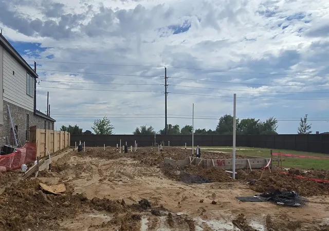 Photo 1 of Single family home for sale at 404 Mourning Dove Dr, Waller, TX 77484 | MLS# 77926866 | Listing updated on 2026-09-11