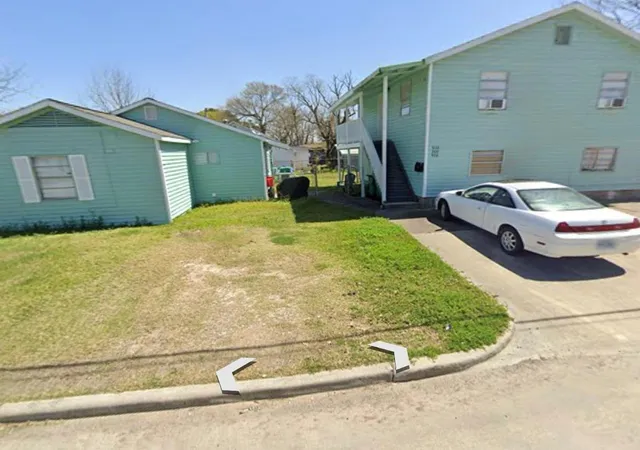 Photo 1 of Multi family home for sale at 902 Thomas Ave, Pasadena, TX 77506 | MLS# 59736173 | Listing updated on 2026-09-15