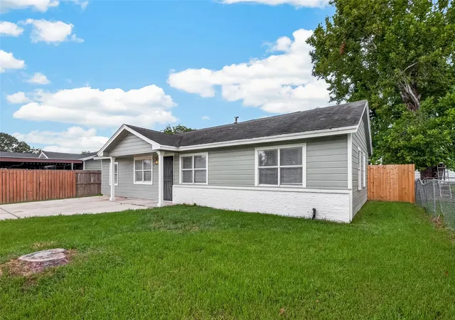 Photo 2 of Single family home for sale at 3119 Brea Crst St, Houston, TX 77093 | MLS# 64844704 | Listing updated on 2026-09-05