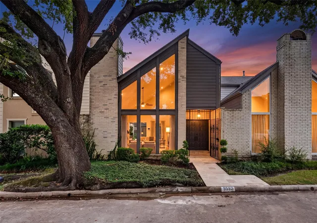 Photo 2 of Single family home for sale at 9592 Doliver Dr, Houston, TX 77063 | MLS# 56445282 | Listing updated on 2026-10-07