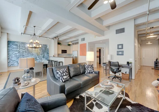 Photo 2 of Condo for sale at 1120 Texas St #5D, Houston, TX 77002 | MLS# 27619658 | Listing updated on 2026-09-04