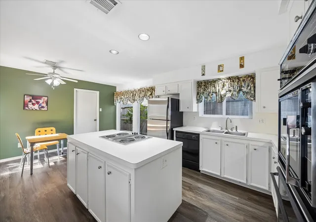 Photo 3 of Single family home for sale at 11510 Overbrook Ln, Houston, TX 77077 | MLS# 75462508 | Listing updated on 2026-09-12