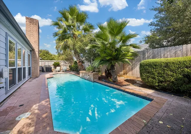 Photo 4 of Single family home for sale at 11510 Overbrook Ln, Houston, TX 77077 | MLS# 75462508 | Listing updated on 2026-09-12