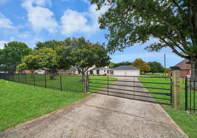 Photo 2 of Single family home for sale at 1209 Robinson Rd, La Porte, TX 77571 | MLS# 96768155 | Listing updated on 2026-10-04