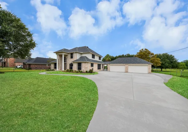 Photo 3 of Single family home for sale at 1209 Robinson Rd, La Porte, TX 77571 | MLS# 96768155 | Listing updated on 2026-10-04