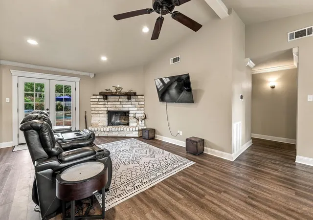 Photo 4 of Single family home for sale at 114 Elmwood St, Huntsville, TX 77320 | MLS# 62864108 | Listing updated on 2026-10-09