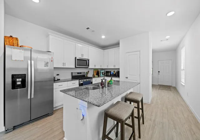 Photo 4 of Single family home for sale at 334 Maple Bark Trl, Willis, TX 77378 | MLS# 47555992 | Listing updated on 2026-09-15