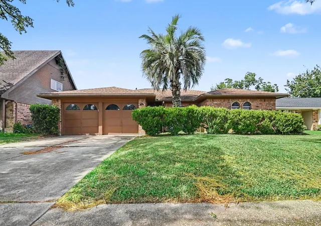Photo 1 of Single family home for sale at 807 Voyager Dr, Houston, TX 77062 | MLS# 17854552 | Listing updated on 2026-09-16