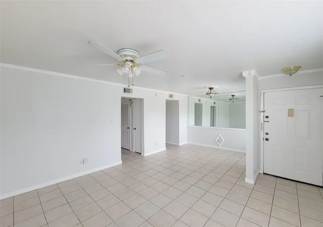 Photo 3 of Townhouse for sale at 6202 Skyline #32, Houston, TX 77057 | MLS# 86094039 | Listing updated on 2026-09-21