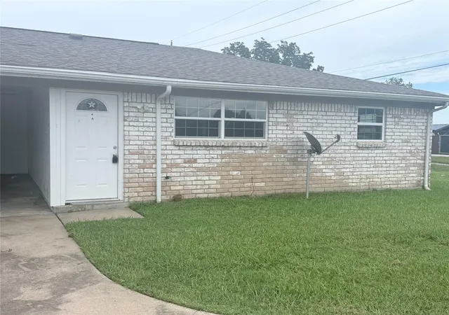 Photo 2 of Multi family home for sale at 608 County Rd 157, Alvin, TX 77511 | MLS# 83700324 | Listing updated on 2026-09-09