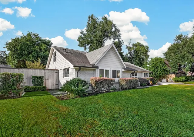 Photo 2 of Single family home for sale at 9203 Bronco Dr, Houston, TX 77055 | MLS# 22428651 | Listing updated on 2026-10-08