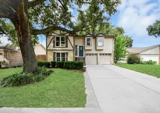 Photo 2 of Single family home for sale at 7023 Foxmont Ln, Humble, TX 77338 | MLS# 98059770 | Listing updated on 2026-09-13