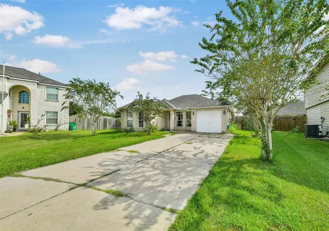 Photo 3 of Single family home for sale at 5301 Rio San Juan St, Rosharon, TX 77583 | MLS# 5868873 | Listing updated on 2026-09-23