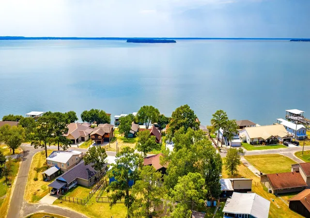 Photo 1 of Single family home for sale at 419 W Lake Shore Dr, Livingston, TX 77351 | MLS# 87845860 | Listing updated on 2026-09-02
