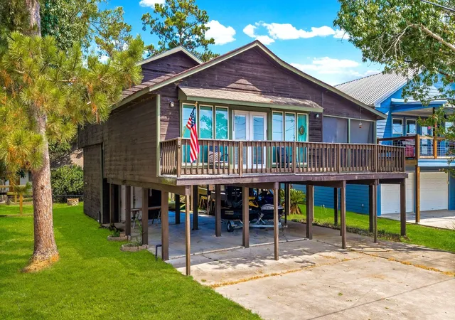 Photo 2 of Single family home for sale at 419 W Lake Shore Dr, Livingston, TX 77351 | MLS# 87845860 | Listing updated on 2026-09-02