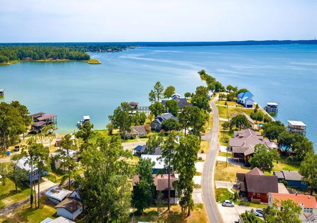Photo 3 of Single family home for sale at 419 W Lake Shore Dr, Livingston, TX 77351 | MLS# 87845860 | Listing updated on 2026-09-02