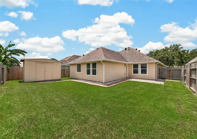 Photo 4 of Single family home for sale at 4714 Lake Rim Dr, Alvin, TX 77511 | MLS# 89337541 | Listing updated on 2026-09-22