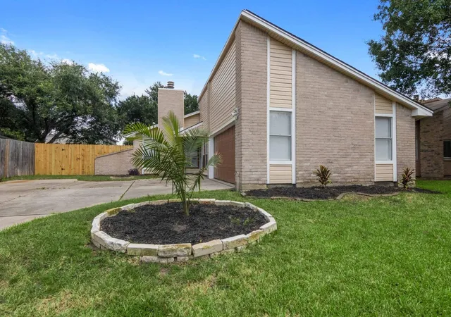 Photo 2 of Single family home for sale at 6922 Skyline Park Dr, Katy, TX 77449 | MLS# 96945889 | Listing updated on 2026-09-28