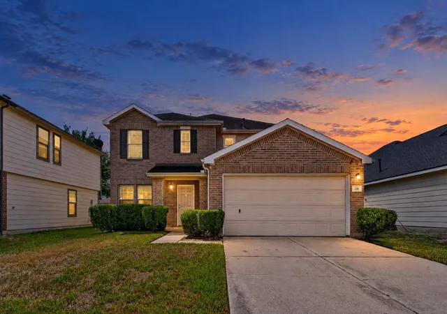 Photo 2 of Single family home for sale at 318 Remington Hts Dr, Houston, TX 77073 | MLS# 85842567 | Listing updated on 2026-09-23