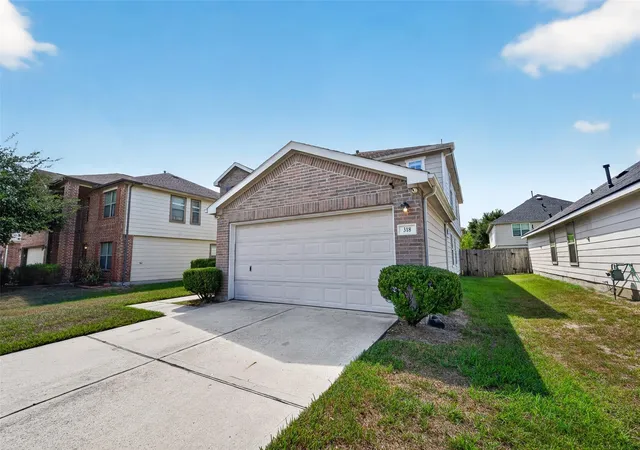 Photo 3 of Single family home for sale at 318 Remington Hts Dr, Houston, TX 77073 | MLS# 85842567 | Listing updated on 2026-09-23