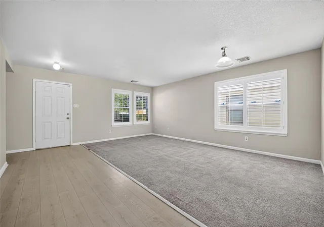 Photo 4 of Single family home for sale at 318 Remington Hts Dr, Houston, TX 77073 | MLS# 85842567 | Listing updated on 2026-09-23