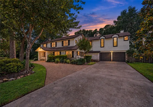 Photo 2 of Single family home for sale at 13131 Holston Hills Dr, Houston, TX 77069 | MLS# 26971875 | Listing updated on 2026-09-26
