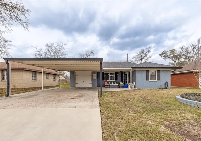 Single family home for sale at 9101 Homewood Ln NE, Houston, TX 77078 | MLS# 92711323
