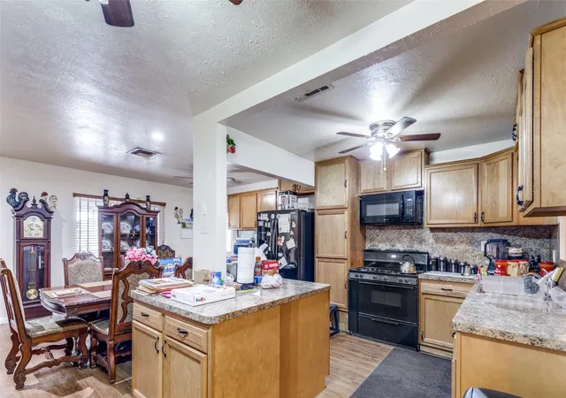 Photo 3 of Single family home for sale at 9101 Homewood Ln NE, Houston, TX 77078 | MLS# 92711323 | Listing updated on 2026-09-18