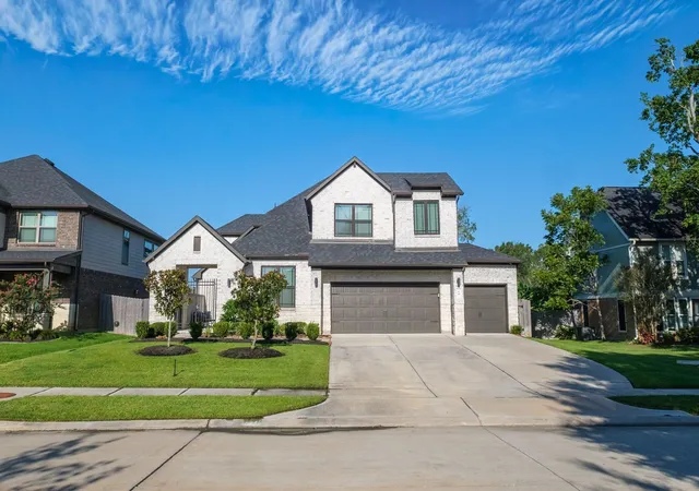 Photo 1 of Single family home for sale at 98 Dorado Dr, Friendswood, TX 77546 | MLS# 93257209 | Listing updated on 2026-09-26