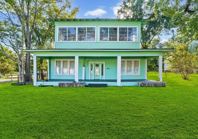 Photo 1 of Single family home for sale at 303 S Washington Ave, Livingston, TX 77351 | MLS# 88978130 | Listing updated on 2026-09-13