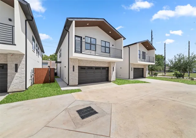 Photo 2 of Single family home for sale at 1811 N Spring Dr #7, Spring, TX 77373 | MLS# 36243192 | Listing updated on 2026-10-10