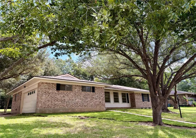 Photo 1 of Single family home for sale at 1801 Beazley St, Brenham, TX 77833 | MLS# 5295739 | Listing updated on 2026-09-20