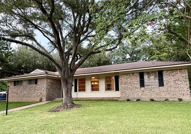 Photo 3 of Single family home for sale at 1801 Beazley St, Brenham, TX 77833 | MLS# 5295739 | Listing updated on 2026-09-20