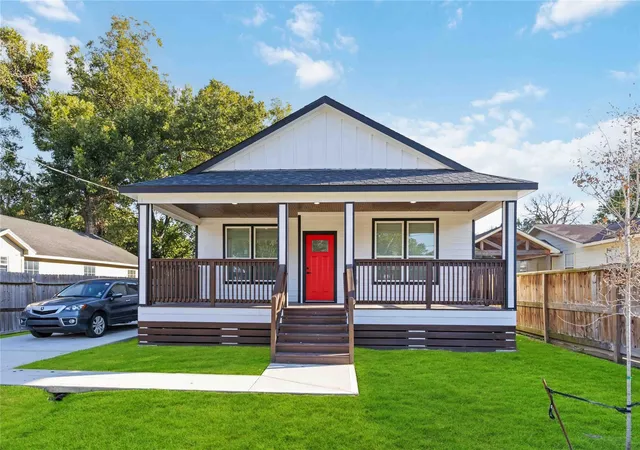 Photo 1 of Single family home for sale at 813 Fortune St, Houston, TX 77088 | MLS# 38694677 | Listing updated on 2026-09-08