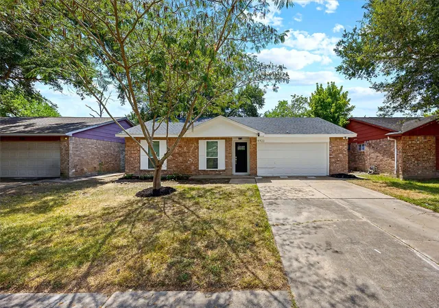Photo 1 of Single family home for sale at 4923 Beechaven St, Houston, TX 77053 | MLS# 26812079 | Listing updated on 2026-09-04