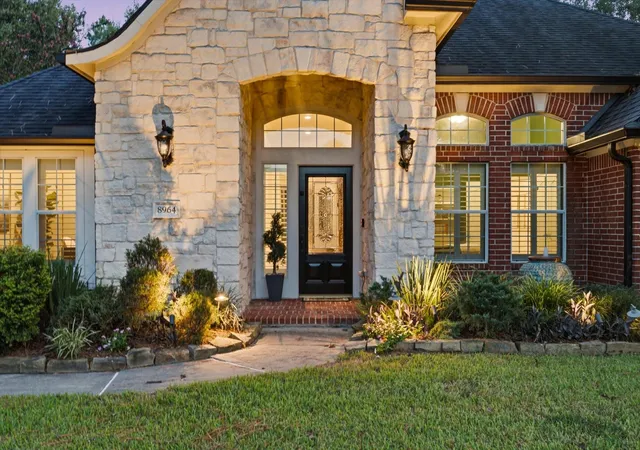 Photo 2 of Single family home for sale at 8964 Crighton Xing Dr, Conroe, TX 77302 | MLS# 75012784 | Listing updated on 2026-09-12